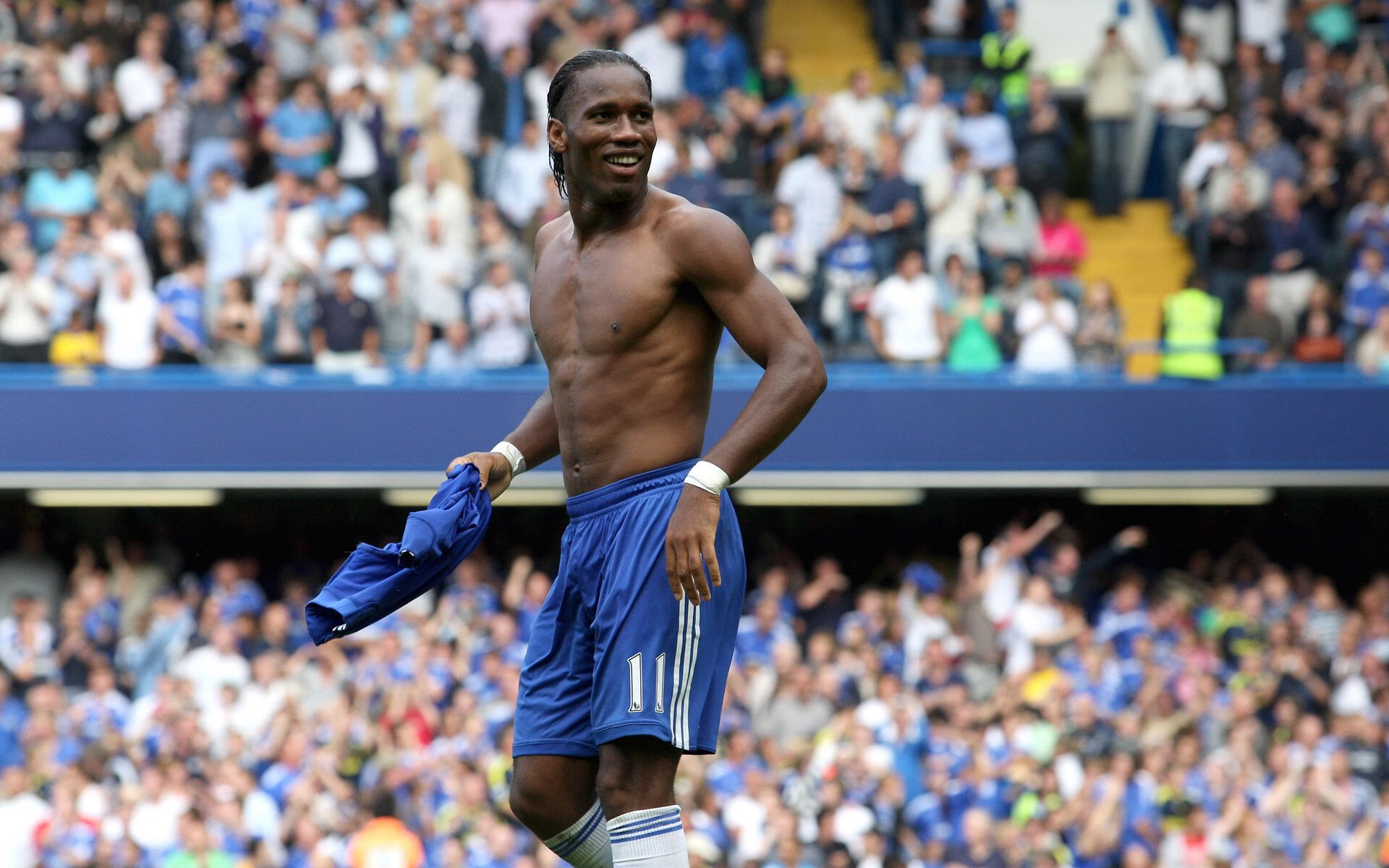 萨默·麦金托什女子200米蝶泳决赛强势夺冠，女子蝶泳100米冠军麦克尼尔